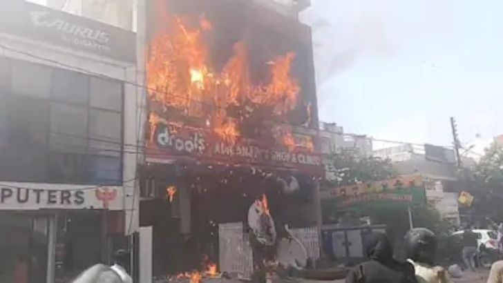 https://www.salarnews.in/public/uploads/images/newsimages/maannewsimage22062026_182409_Lucknow Aliganj Fire.jpg